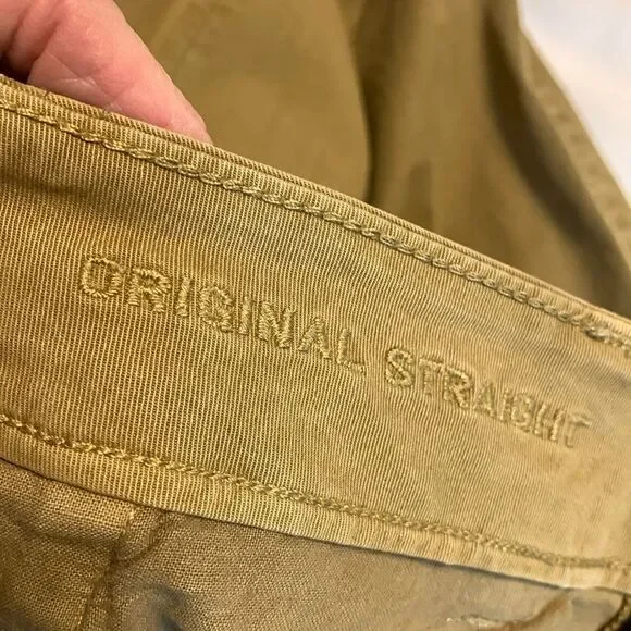 American Eagle size 29 x 34 original straight leg kahki pants like new